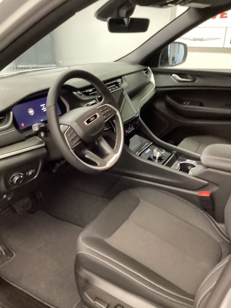 2026 Jeep Grand Cherokee GRAND CHEROKEE LAREDO X 4X4