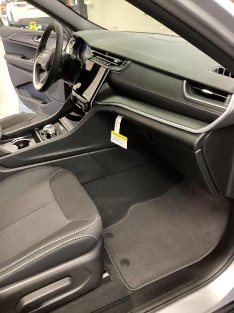 2026 Jeep Grand Cherokee GRAND CHEROKEE LAREDO X 4X4