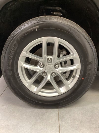 2026 Jeep Grand Cherokee GRAND CHEROKEE LAREDO X 4X4