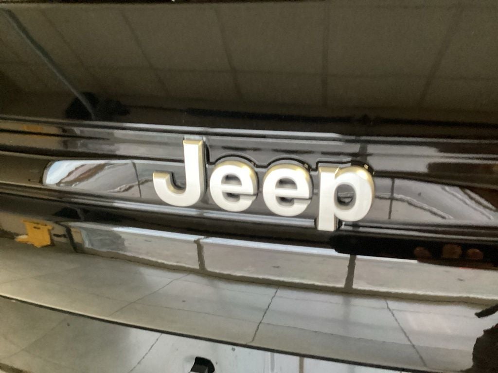 2026 Jeep Grand Cherokee GRAND CHEROKEE LAREDO X 4X4