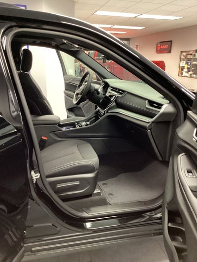 2026 Jeep Grand Cherokee GRAND CHEROKEE LAREDO X 4X4