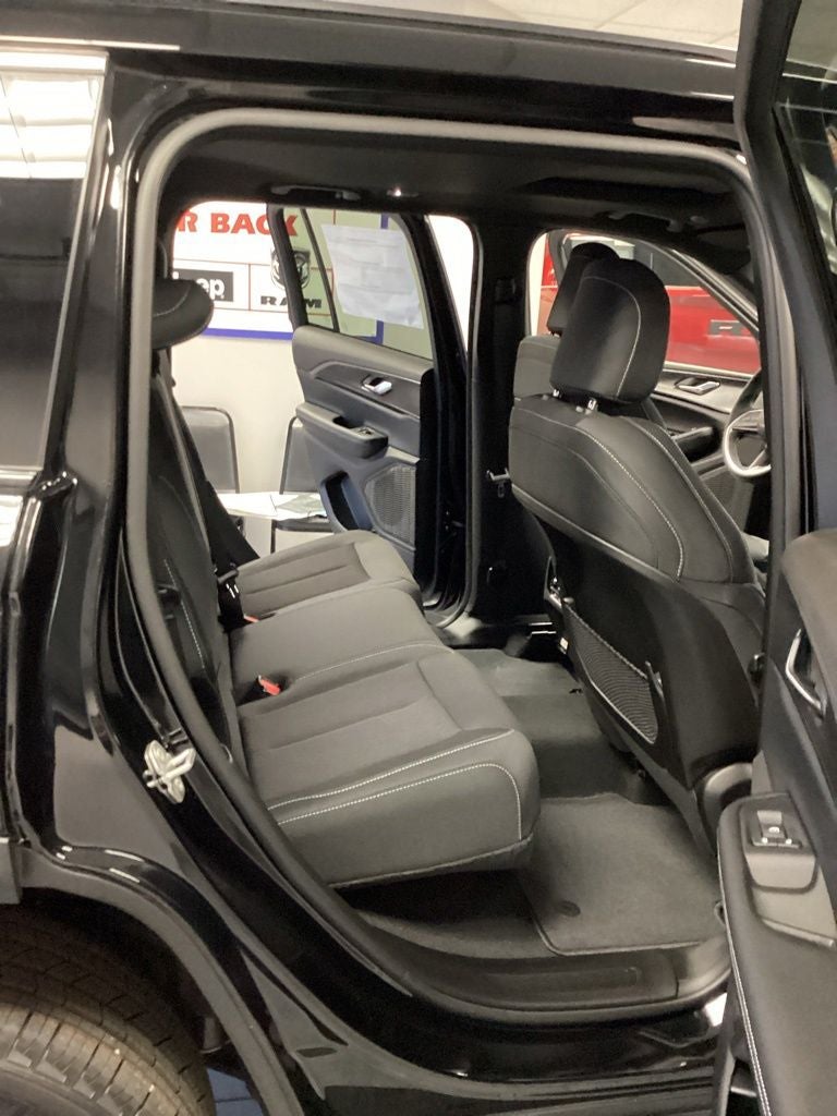 2026 Jeep Grand Cherokee GRAND CHEROKEE LAREDO X 4X4