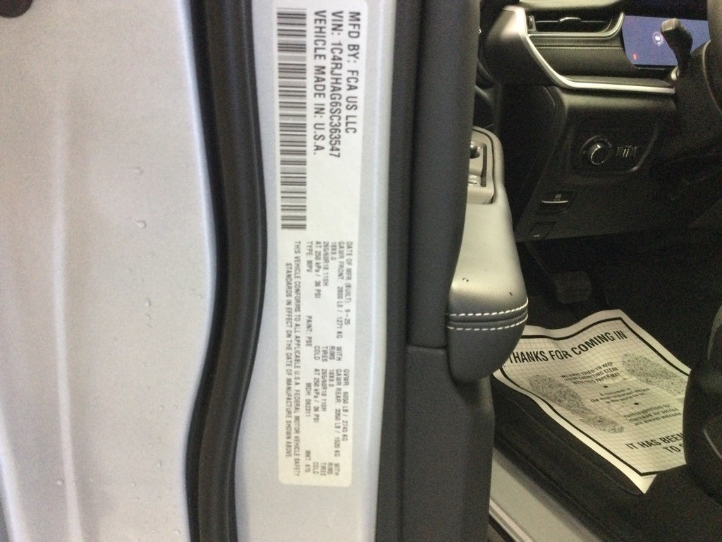 2025 Jeep Grand Cherokee GRAND CHEROKEE LAREDO X 4X4