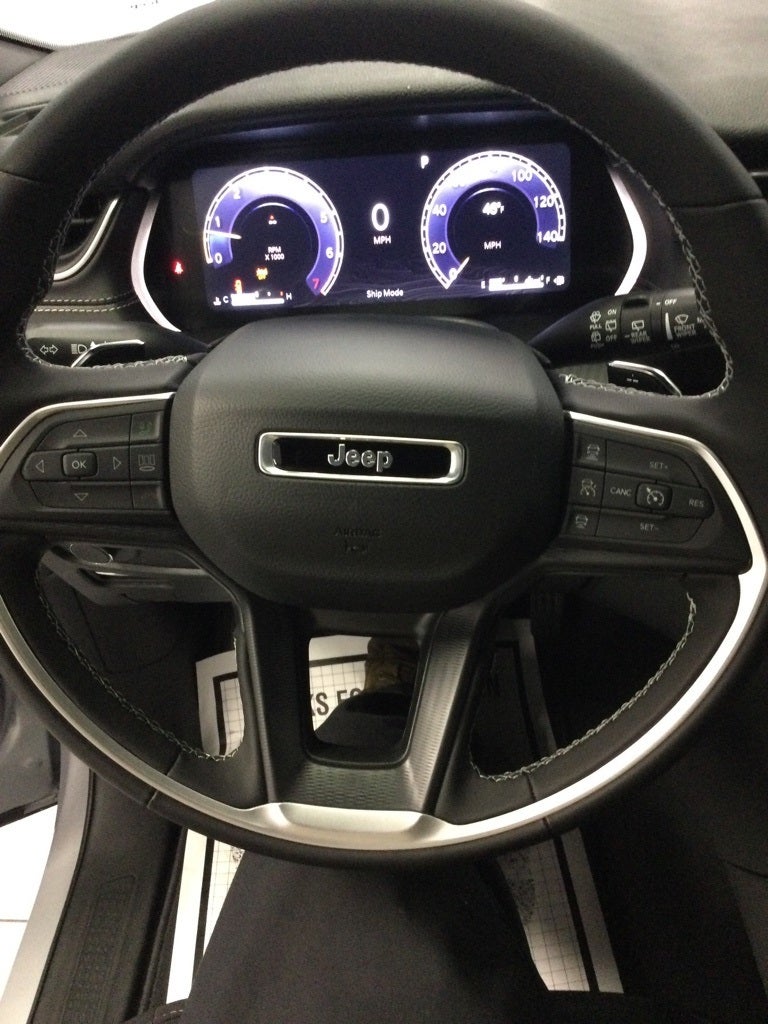 2025 Jeep Grand Cherokee GRAND CHEROKEE LAREDO X 4X4