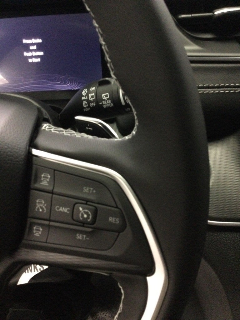 2025 Jeep Grand Cherokee GRAND CHEROKEE LAREDO X 4X4