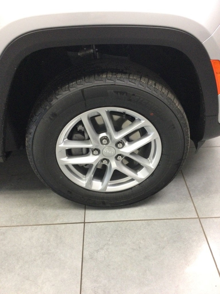 2025 Jeep Grand Cherokee GRAND CHEROKEE LAREDO X 4X4