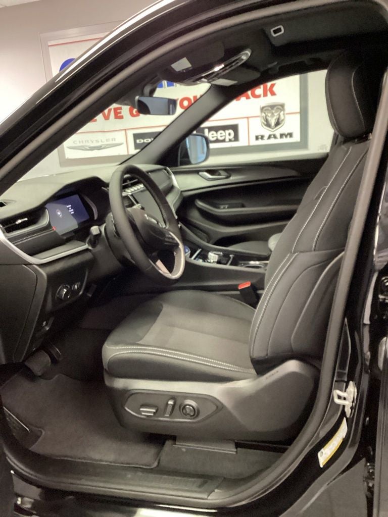 2026 Jeep Grand Cherokee GRAND CHEROKEE LAREDO X 4X4