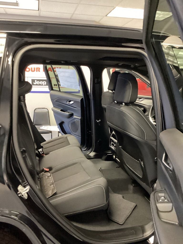 2026 Jeep Grand Cherokee GRAND CHEROKEE LAREDO X 4X4