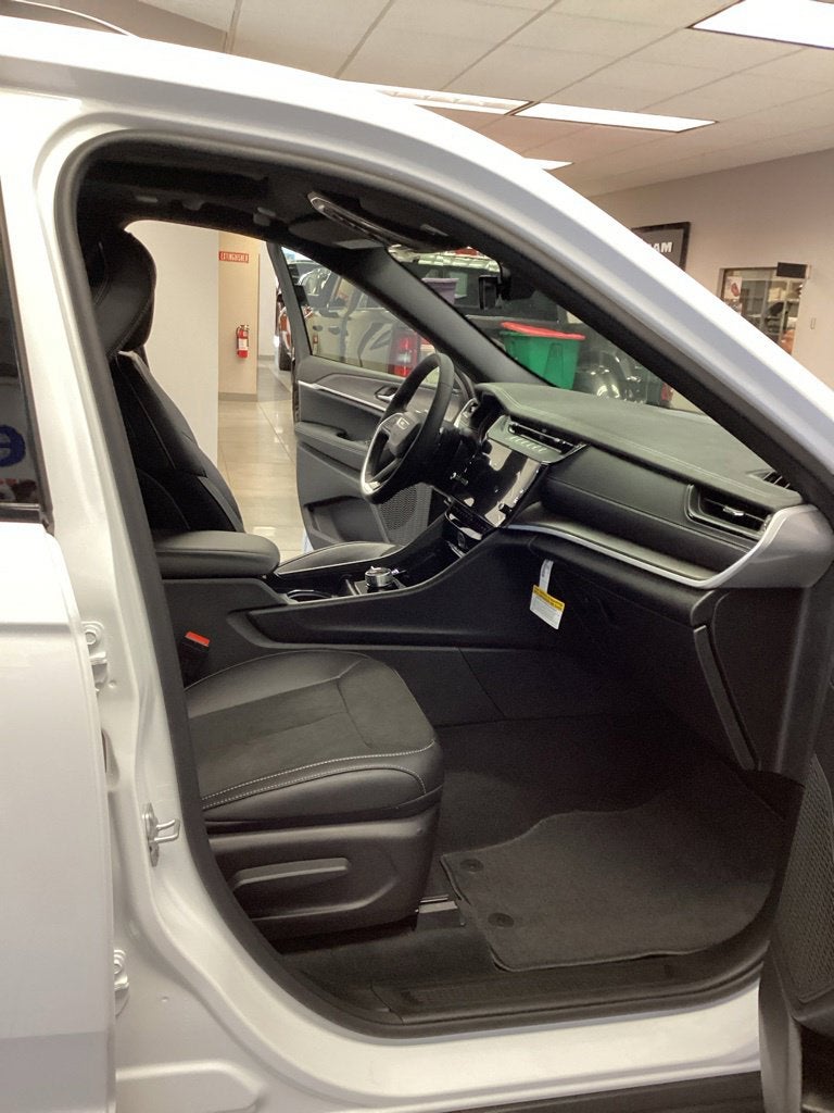 2027 Jeep Grand Cherokee GRAND CHEROKEE LAREDO ALTITUDE 4X4