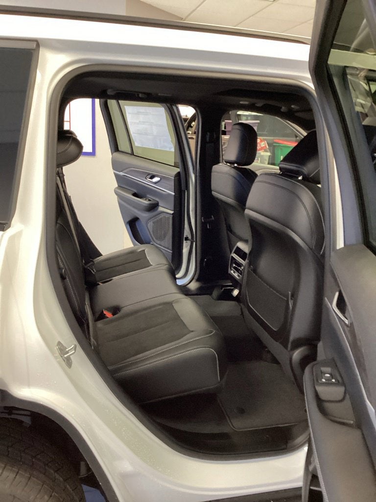 2027 Jeep Grand Cherokee GRAND CHEROKEE LAREDO ALTITUDE 4X4