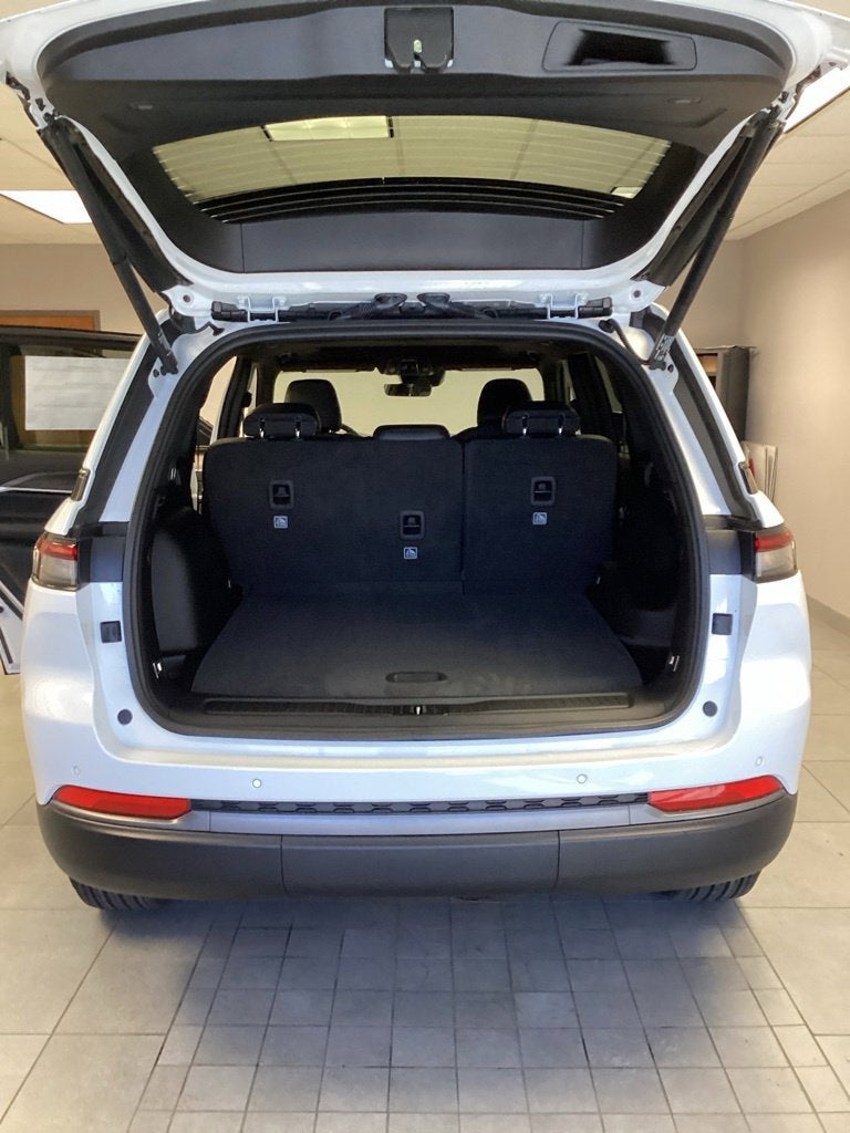 2027 Jeep Grand Cherokee GRAND CHEROKEE LAREDO ALTITUDE 4X4