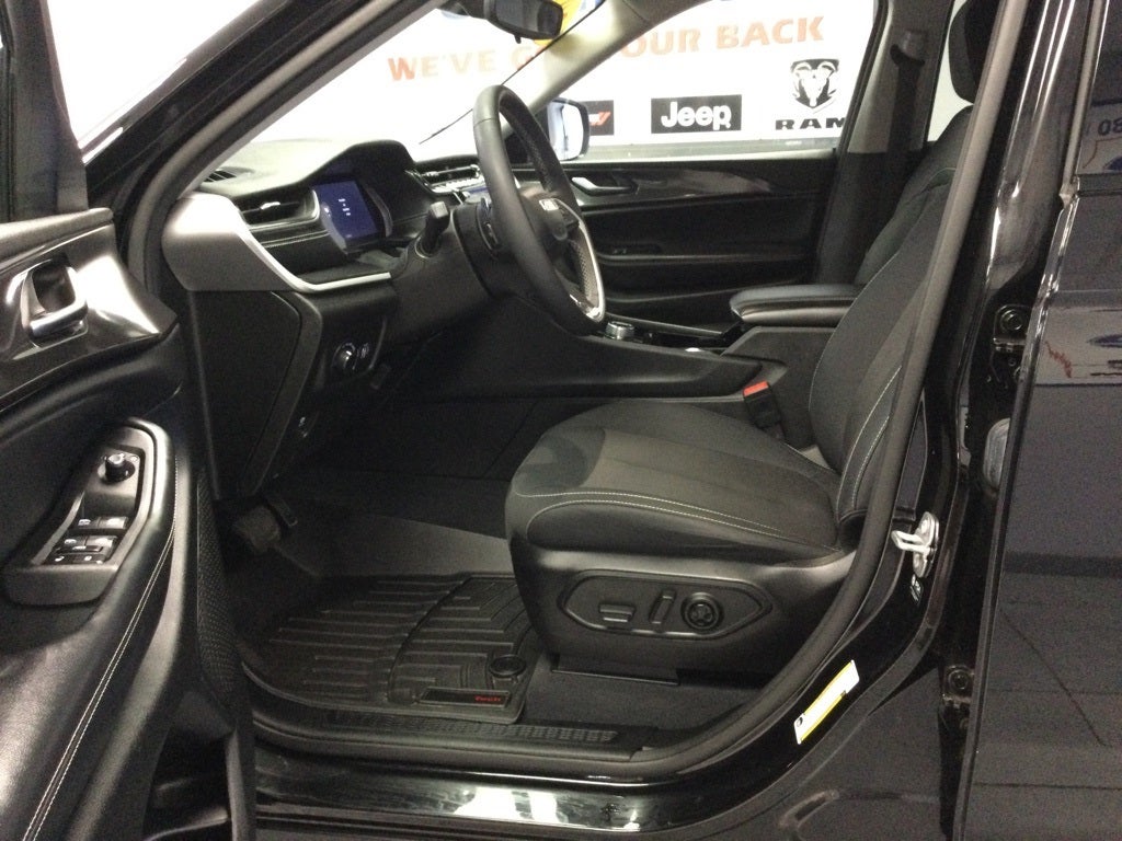 2023 Jeep Grand Cherokee L Laredo 4x4