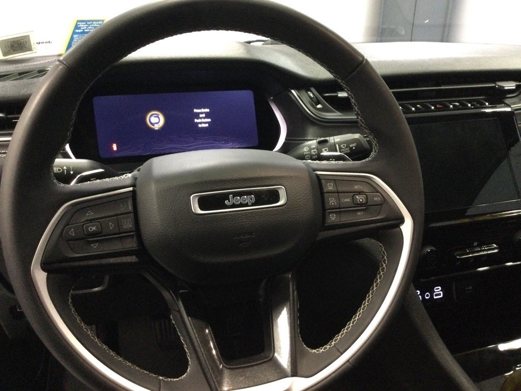 2023 Jeep Grand Cherokee L Laredo 4x4