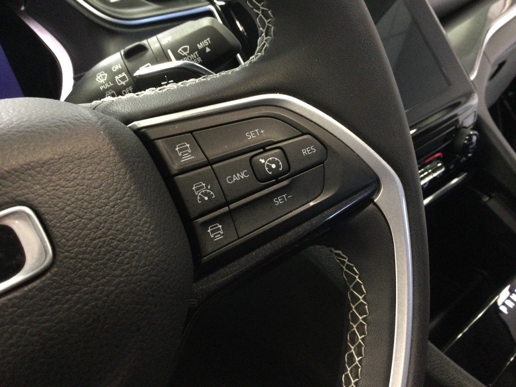 2023 Jeep Grand Cherokee L Laredo 4x4