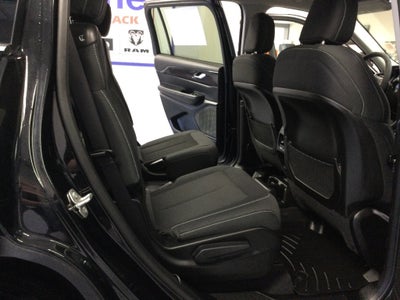 2023 Jeep Grand Cherokee L Laredo 4x4