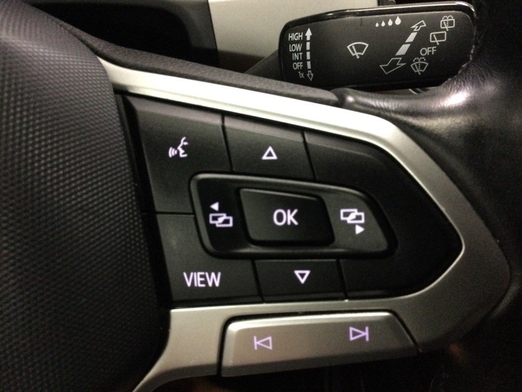 2020 Volkswagen Atlas Cross Sport 2.0T SE w/Technology