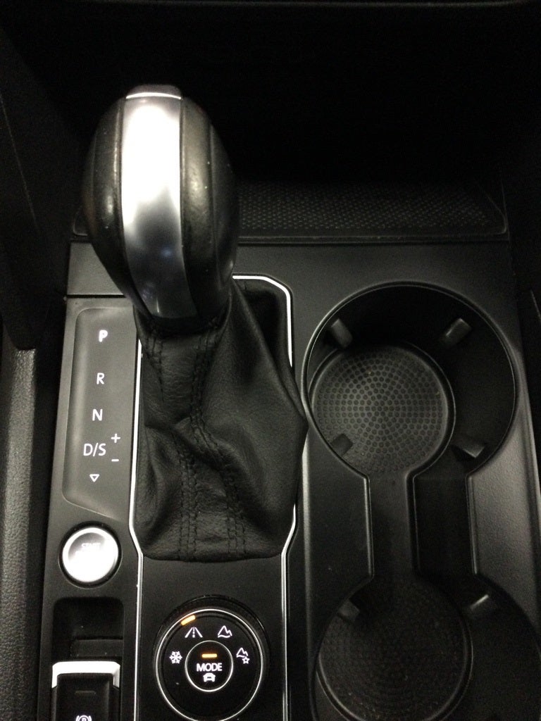 2020 Volkswagen Atlas Cross Sport 2.0T SE w/Technology