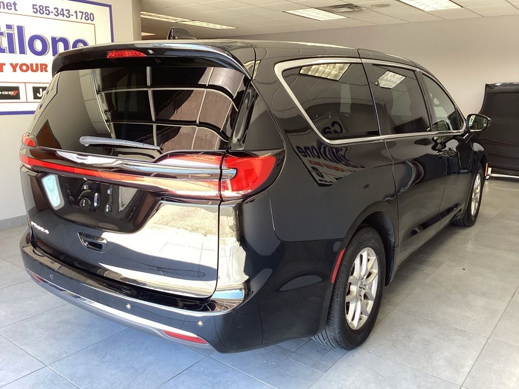 2025 Chrysler Pacifica Select