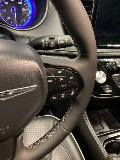 2025 Chrysler Pacifica Limited AWD