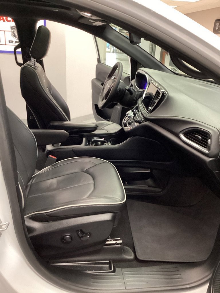 2025 Chrysler Pacifica Limited AWD