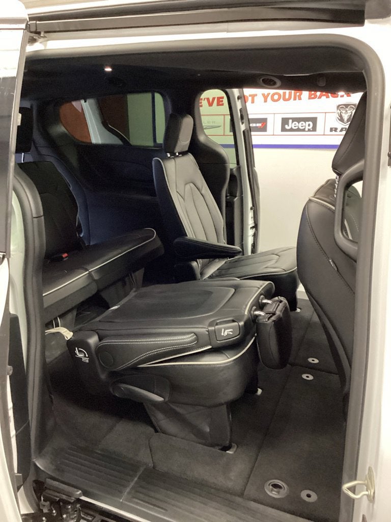 2025 Chrysler Pacifica Limited AWD