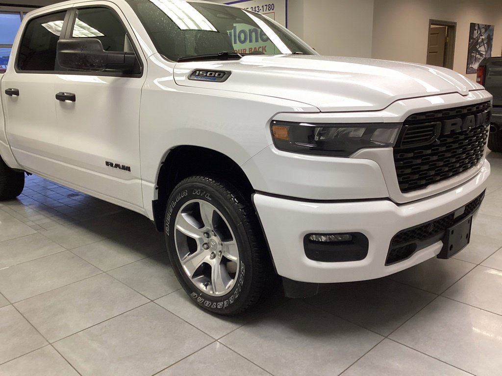2026 RAM Ram 1500 RAM 1500 EXPRESS CREW CAB 4X4 5'7' BOX