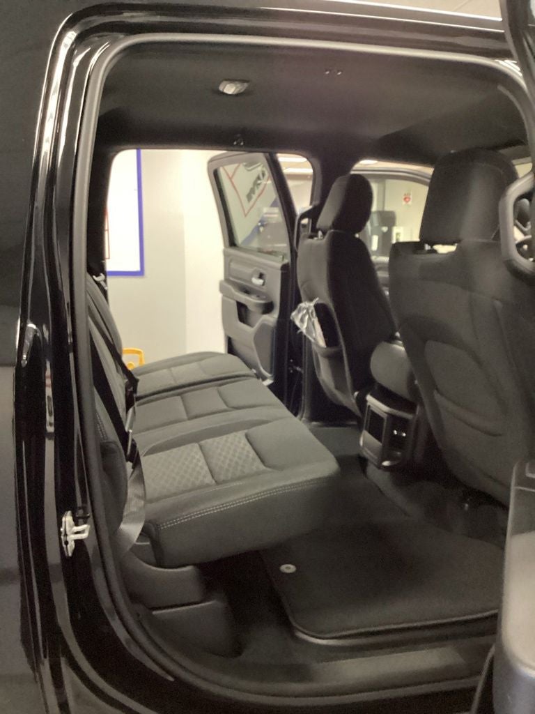 2026 RAM 1500 RAM 1500 EXPRESS CREW CAB 4X4 5'7' BOX