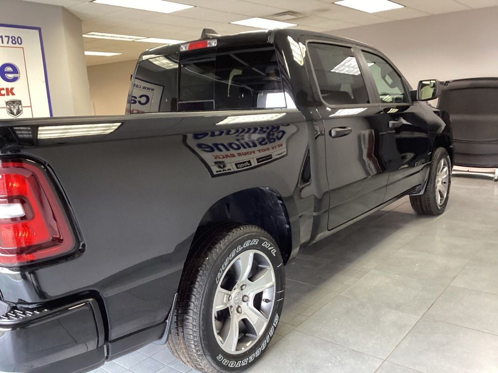 2026 RAM 1500 RAM 1500 EXPRESS CREW CAB 4X4 5'7' BOX