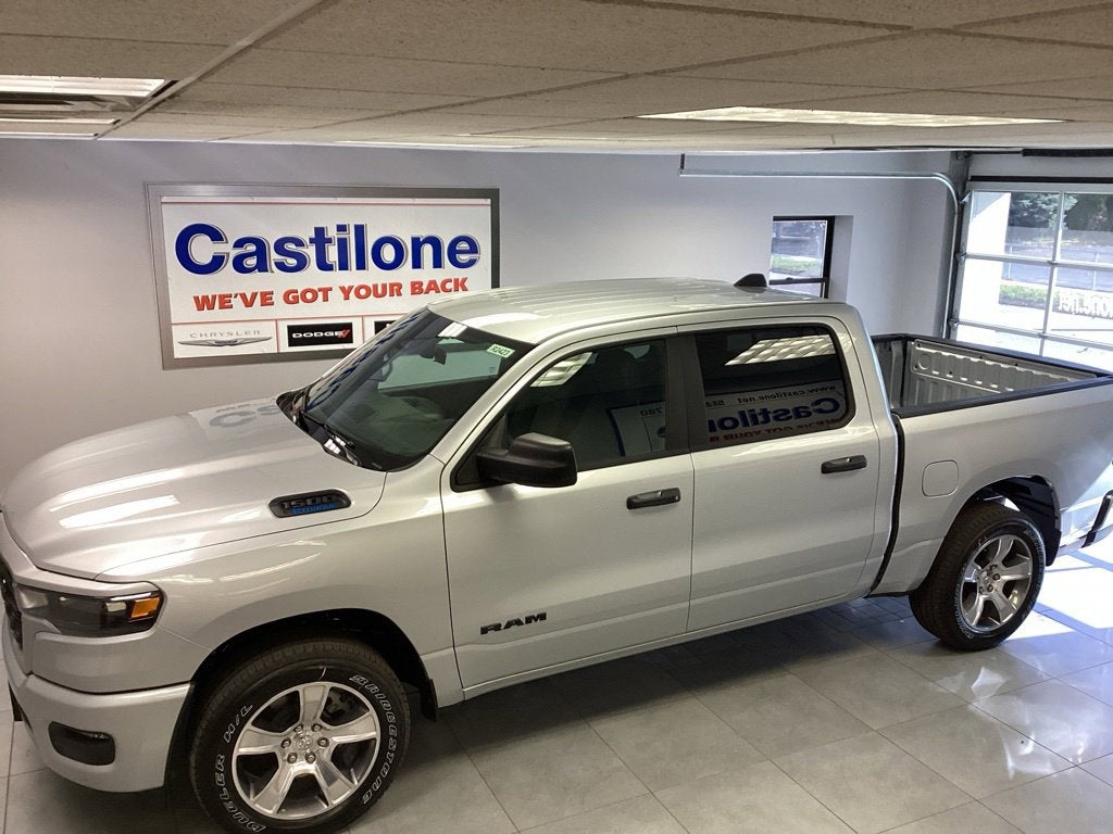 2026 RAM Ram 1500 RAM 1500 EXPRESS CREW CAB 4X4 5'7' BOX