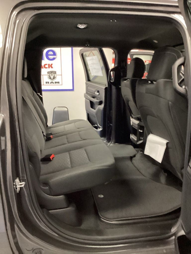 2026 RAM 1500 RAM 1500 EXPRESS CREW CAB 4X4 5'7' BOX