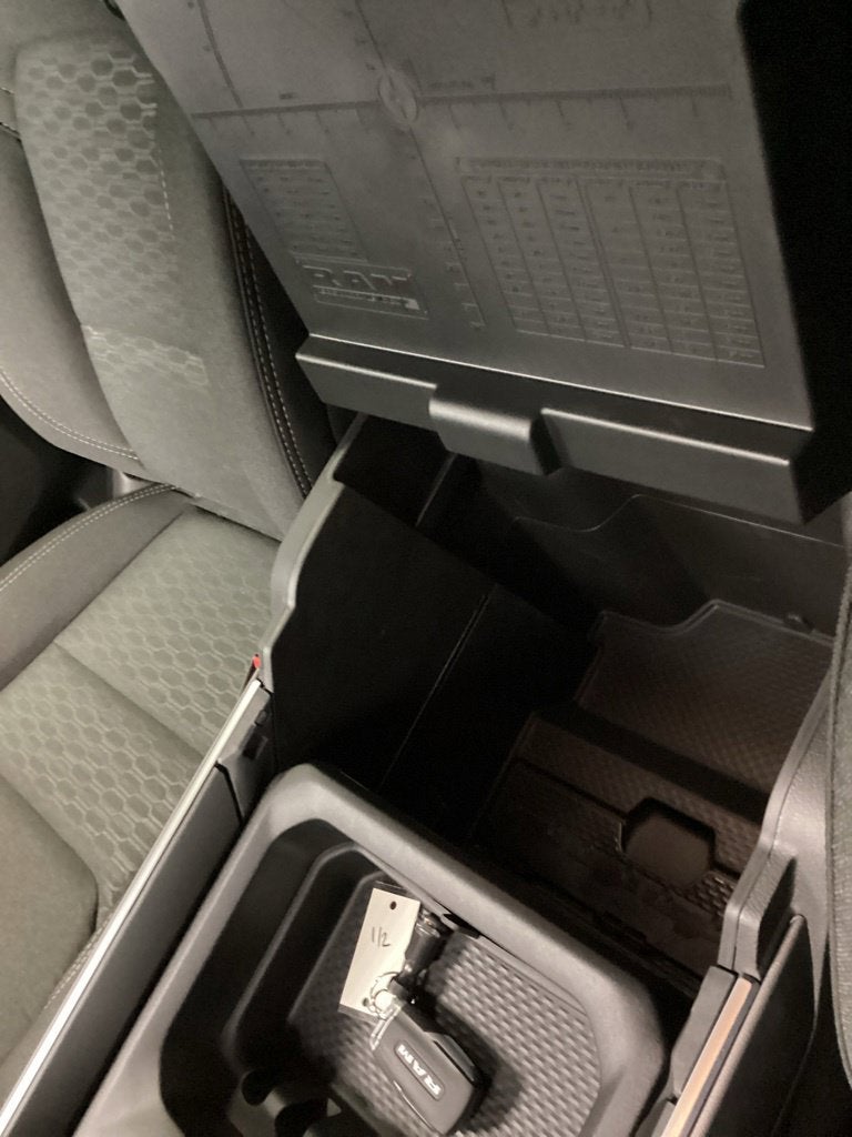 2027 RAM Ram 1500 RAM 1500 EXPRESS CREW CAB 4X4 5'7' BOX