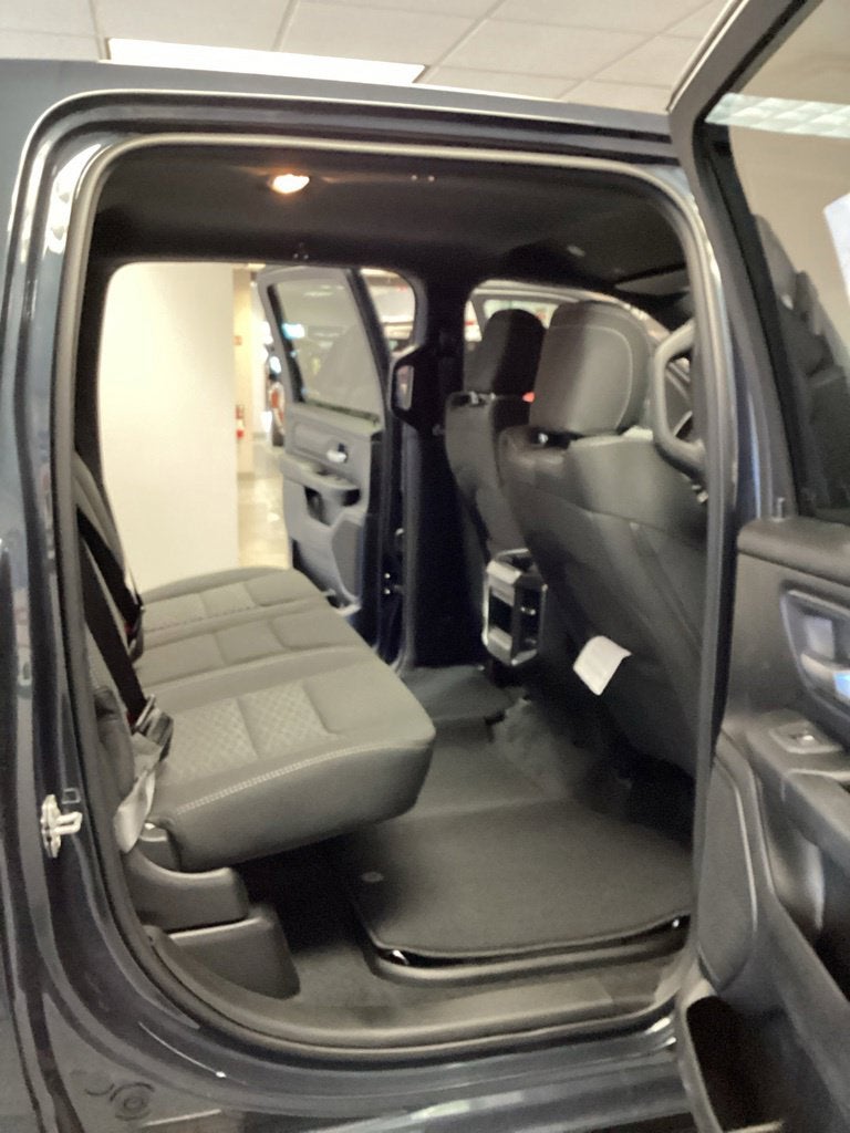 2027 RAM Ram 1500 RAM 1500 EXPRESS CREW CAB 4X4 5'7' BOX
