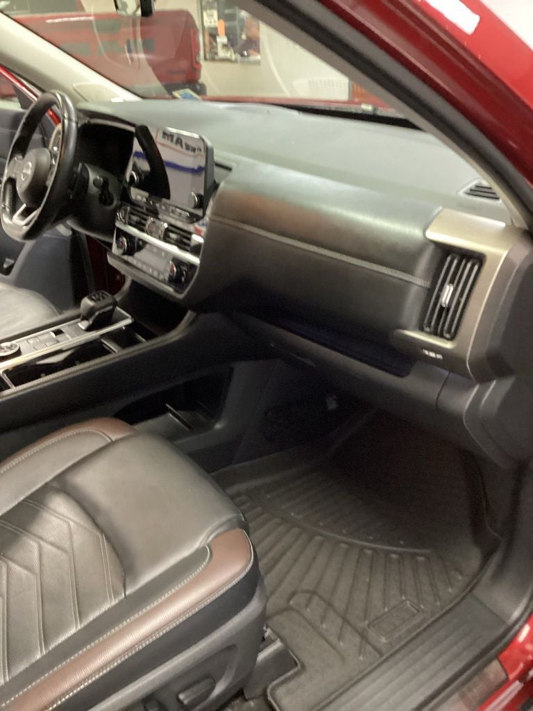 2023 Nissan Pathfinder Platinum 4WD
